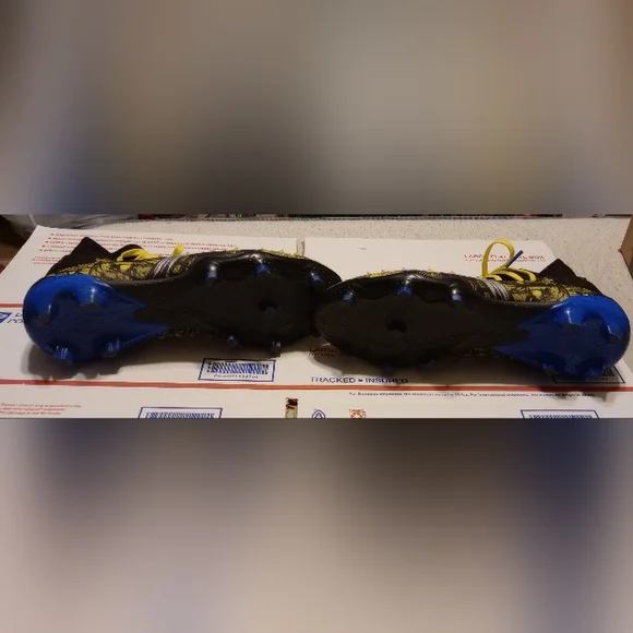 ADIDAS PREDATOR MARVEL WOLVERINE CLEATS - Picture 11 of 13